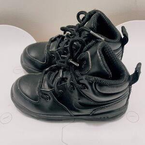 Nike toddler 10c shoes black sneaker shoes.